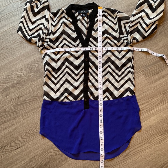 BCX Black and White  Chevron, Royal Blue half Button V Neck Blouse Size S - Picture 7 of 7